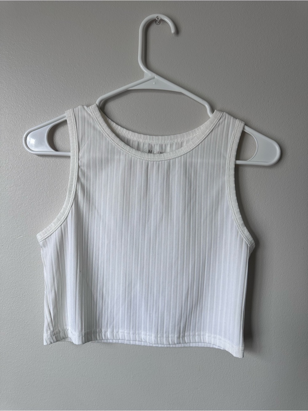 SHEIN White Ribbed Cropped Tank